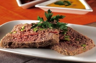 Molde de carne aliñado al ajo